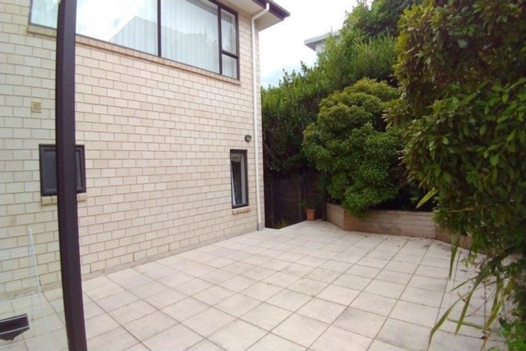 Photo of property in 17 Zara Court, Windsor Park, Auckland, 0632