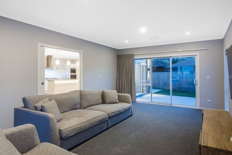 Photo of property in 65 Queen Charlotte Drive, Aotea, Porirua, 5024