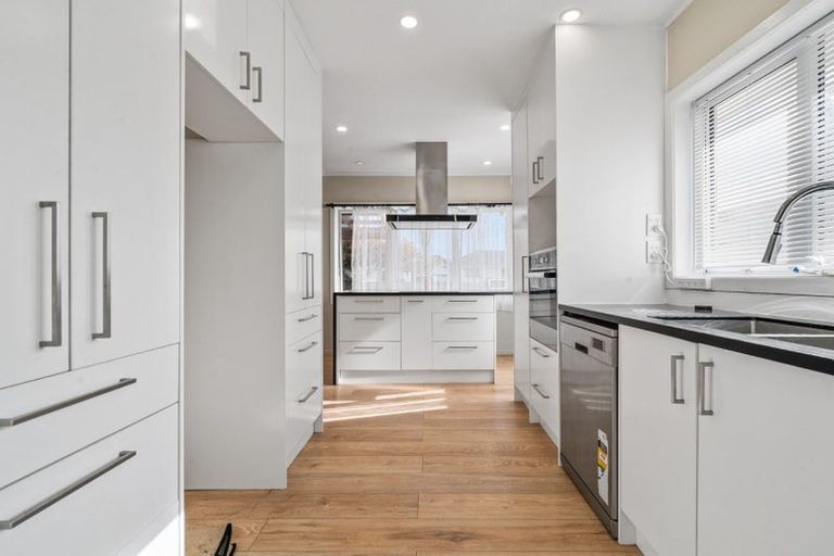 Photo of property in 16 Scott Road, Papakura, 2110