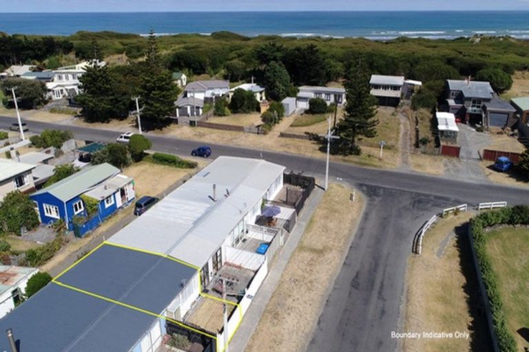 Photo of property in 4/2-4 Himatangi Street, Himatangi Beach, Foxton, 4891