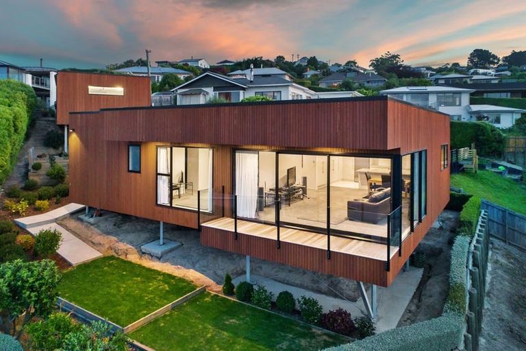 Photo of property in 6a The Rise, Mount Pleasant, Christchurch, 8081