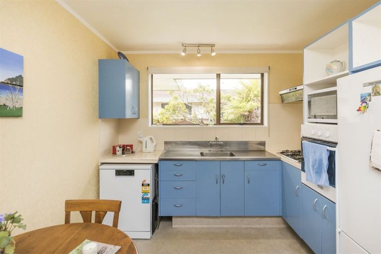 Photo of property in 2b Droylsden Place, Palmerston North, 4410