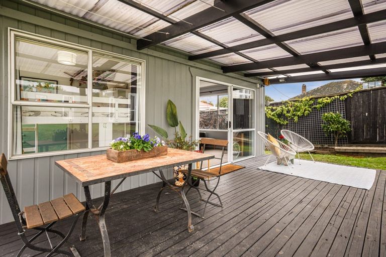 Photo of property in 2/23 Miller Road, Mangere Bridge, Auckland, 2022
