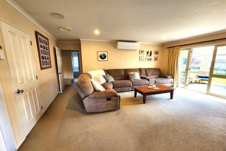 Photo of property in 2 Emerald Hill Drive, Birchville, Upper Hutt, 5018