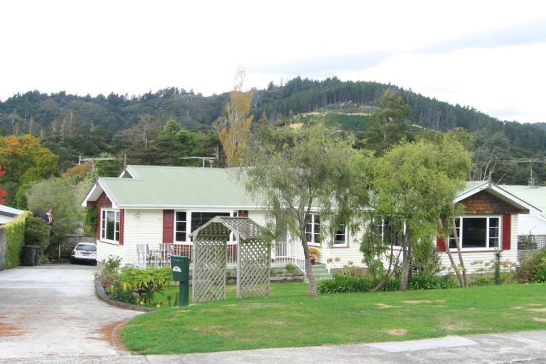 Photo of property in 19 Pinehaven Road, Pinehaven, Upper Hutt, 5019