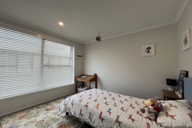 Photo of property in 10 Discovery Place, Marfell, New Plymouth, 4310