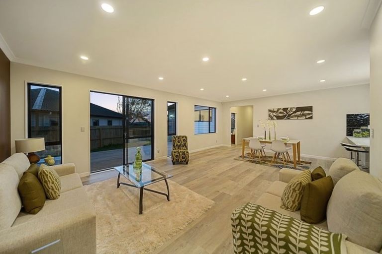 Photo of property in 104 Twin Parks Rise, Papakura, 2110