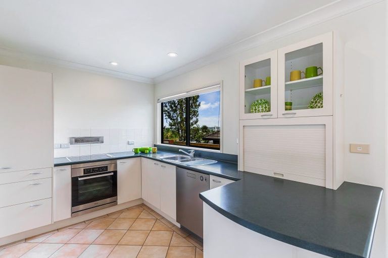 Photo of property in 2/12 Richards Avenue, Forrest Hill, Auckland, 0620