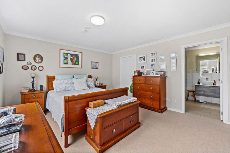 Photo of property in 73 Parkside Drive, Orewa, 0931