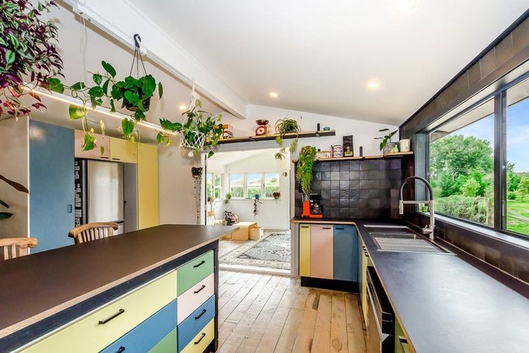 Photo of property in 577 Waikawa Beach Road, Waikawa Beach, Levin, 5573