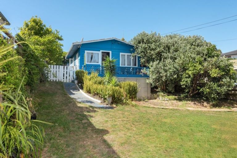 Photo of property in 17 Pitau Road, Mount Maunganui, 3116