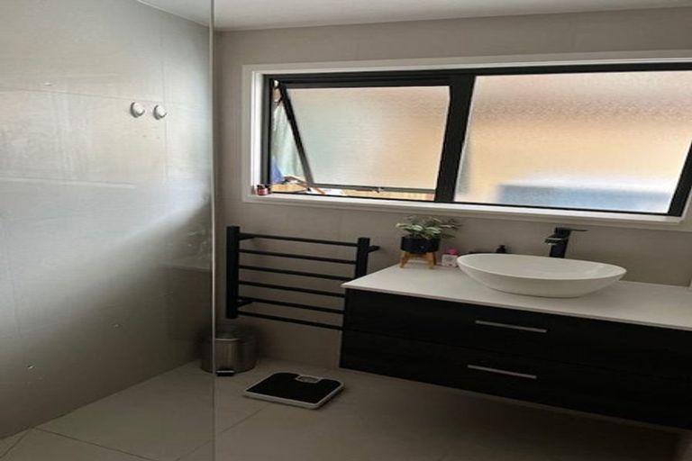 Photo of property in 1/7 Classic Grove, Bayview, Auckland, 0629