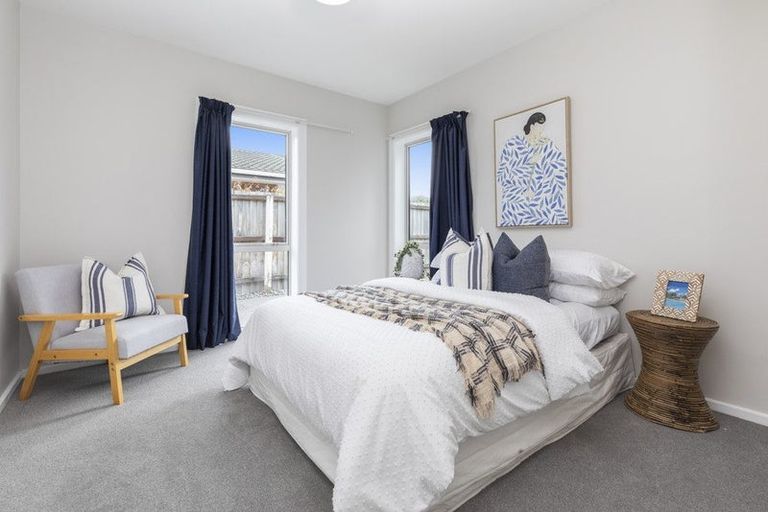 Photo of property in 12 Heathglen Avenue, Parklands, Christchurch, 8083