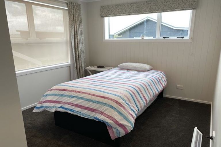 Photo of property in 17 Regent Street, Martinborough, 5711