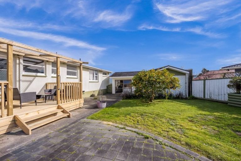 Photo of property in 18 Helvetia Grove, Naenae, Lower Hutt, 5011