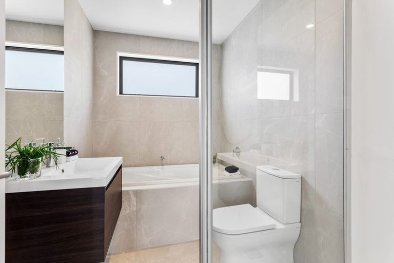 Photo of property in 24 Symes Drive, Red Beach, 0932