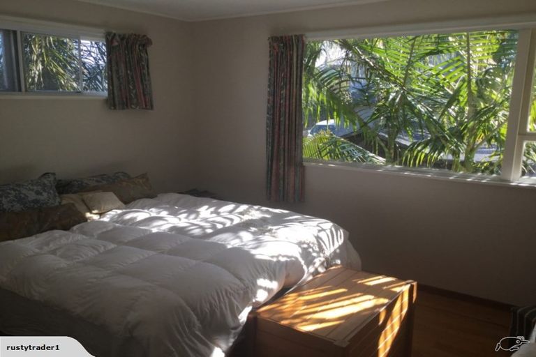 Photo of property in 21 Lantana Road, Green Bay, Auckland, 0604