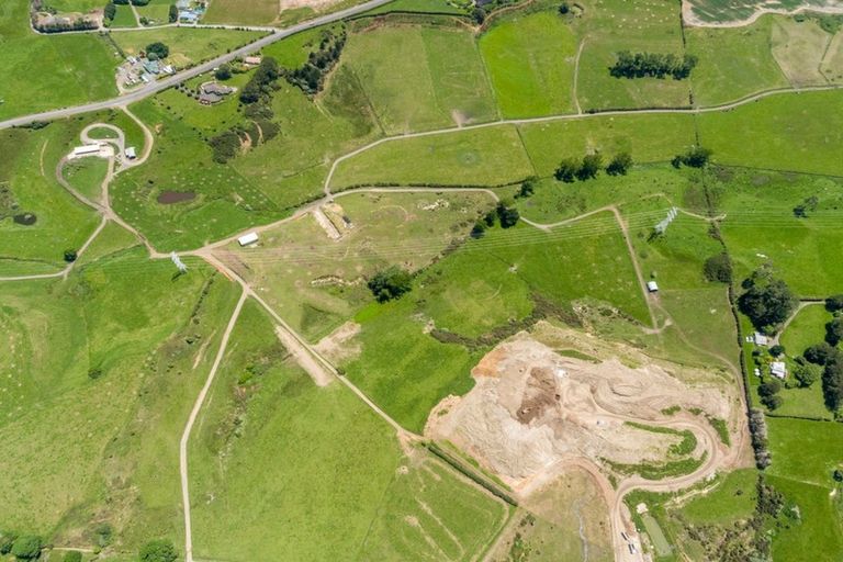 Photo of property in 338 Burtt Road, Runciman, Drury, 2578