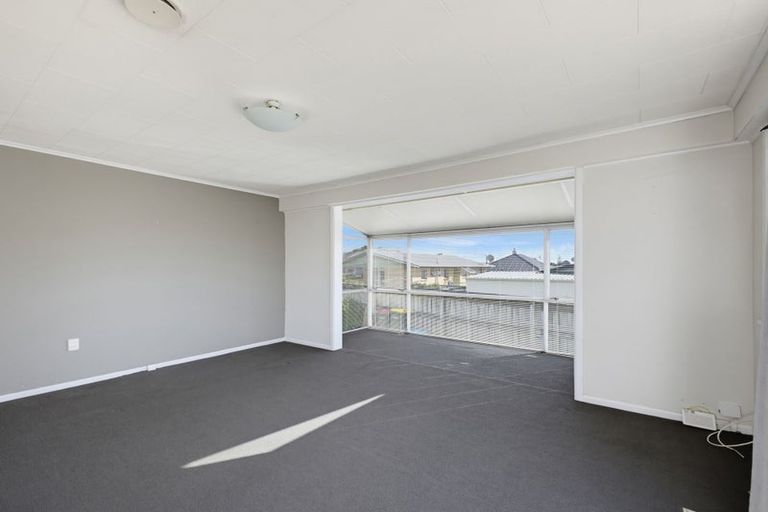 Photo of property in 5 Mayfair Place, Westown, New Plymouth, 4310
