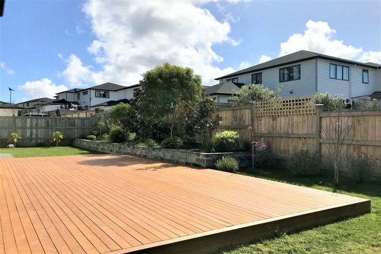 Photo of property in 9 David Rogers Lane, Swanson, Auckland, 0614