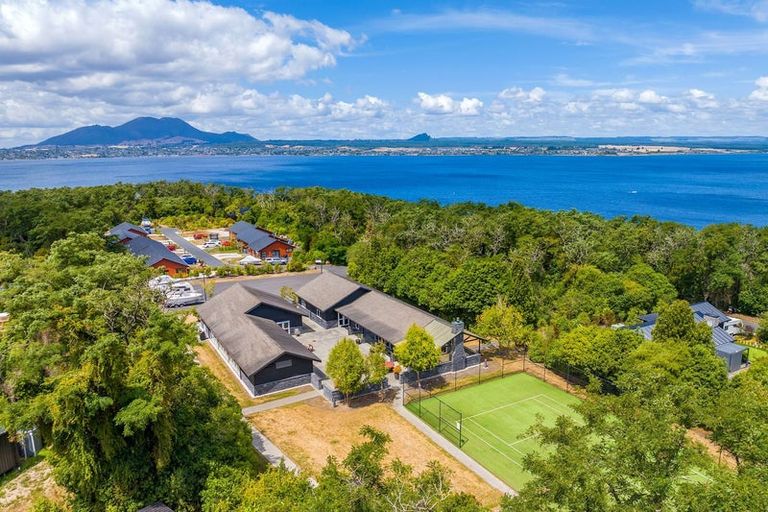 Photo of property in 10 Parawera Drive, Acacia Bay, Taupo, 3330