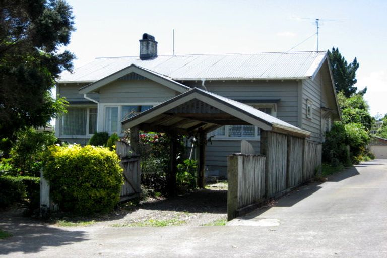 Photo of property in 10 Carlton Road, Pukekohe, 2120