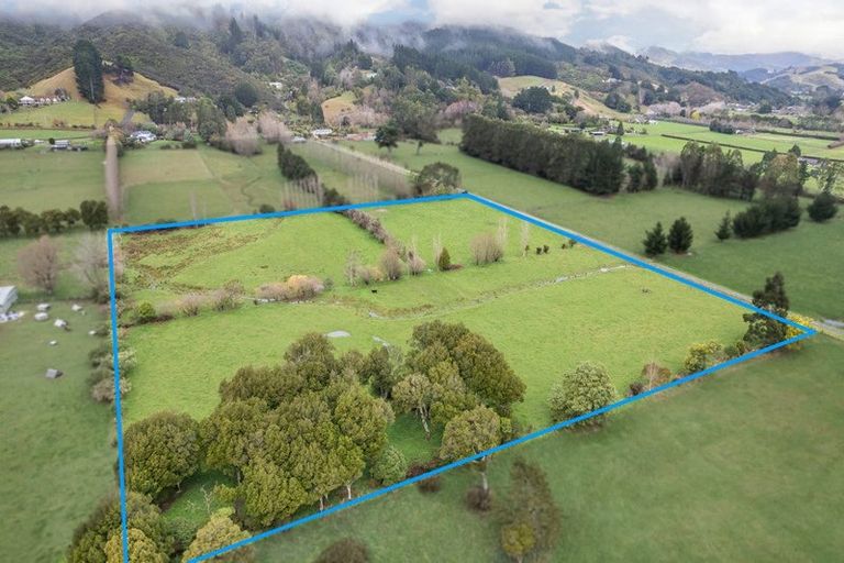 Photo of property in 1015b Beach Road, Torbay, Auckland, 0630