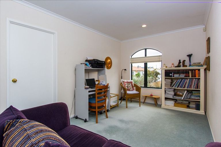 Photo of property in Tuscany Towers, 8/1 Ambrico Place, New Lynn, Auckland, 0600