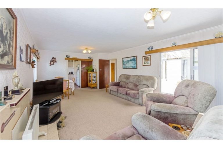 Photo of property in 62 Ocean View Road, Northcote, Auckland, 0627