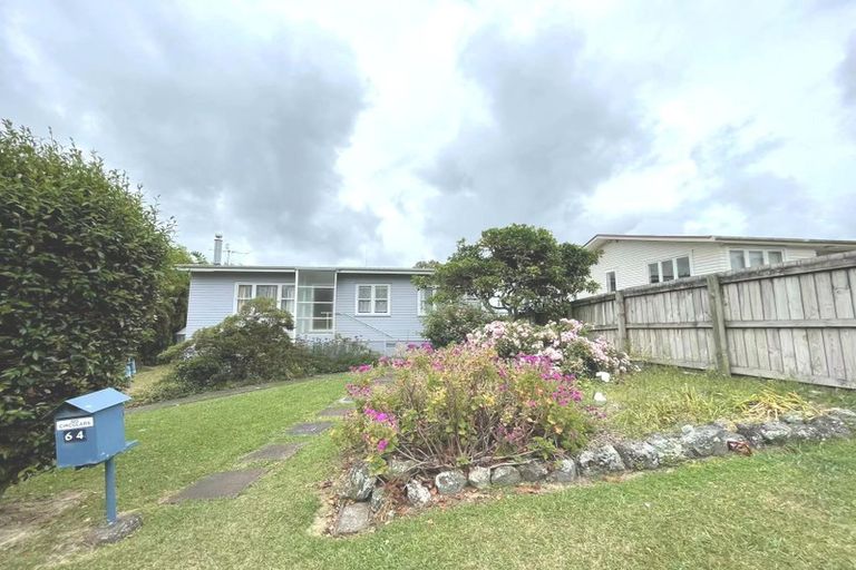 Photo of property in 64 Sylvan Crescent, Te Atatu South, Auckland, 0610