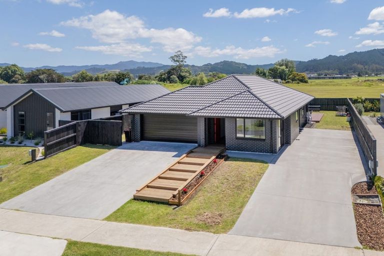 Photo of property in 10 Onerere Drive, Whitianga, 3510
