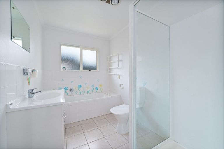 Photo of property in 17 Greenberry Drive, Ranui, Auckland, 0612