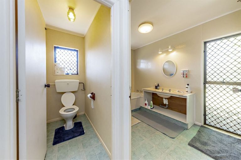 Photo of property in 6 Gibbons Road, Weymouth, Auckland, 2103