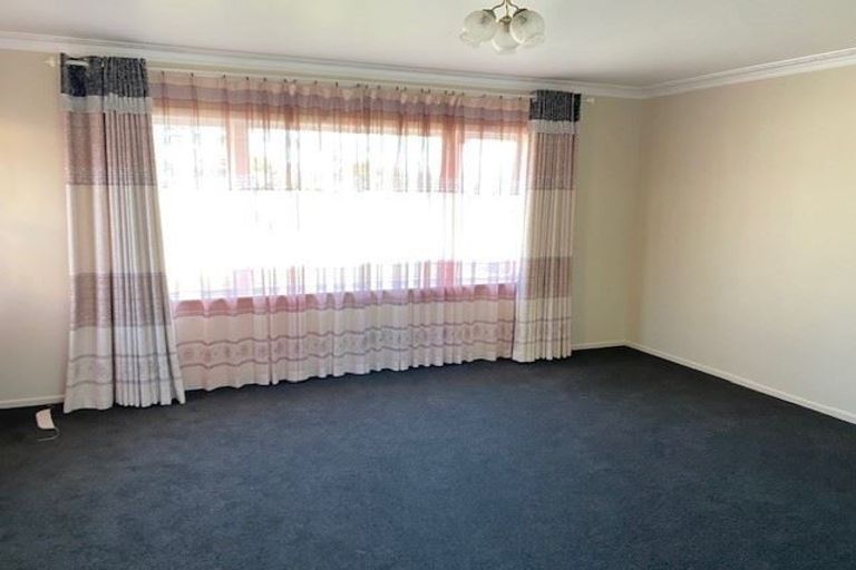 Photo of property in 206 Edmonton Road, Te Atatu South, Auckland, 0610