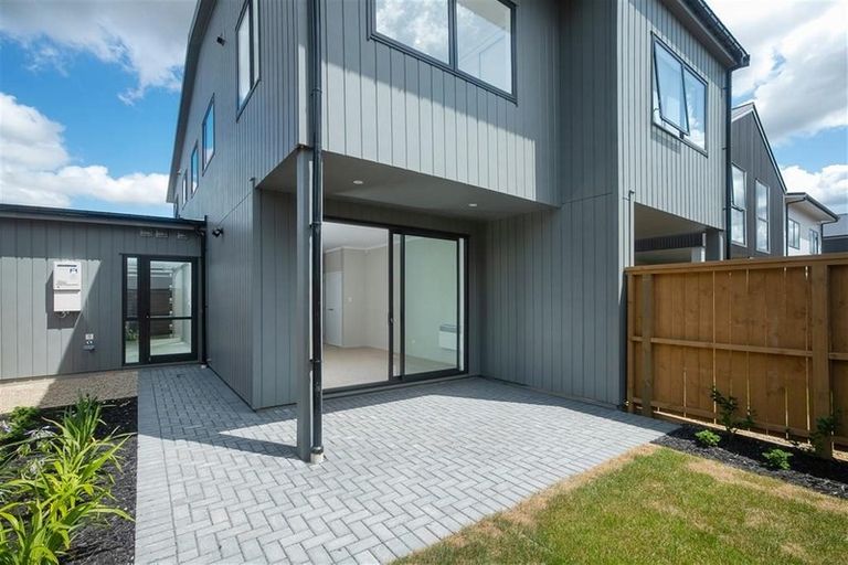 Photo of property in 17 Pukewhero Rise, Westgate, Auckland, 0614