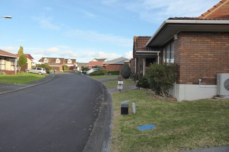 Photo of property in 15 Bosnyak Drive, Te Atatu South, Auckland, 0610