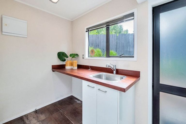 Photo of property in 1/31 Deverell Place, Northcross, Auckland, 0632