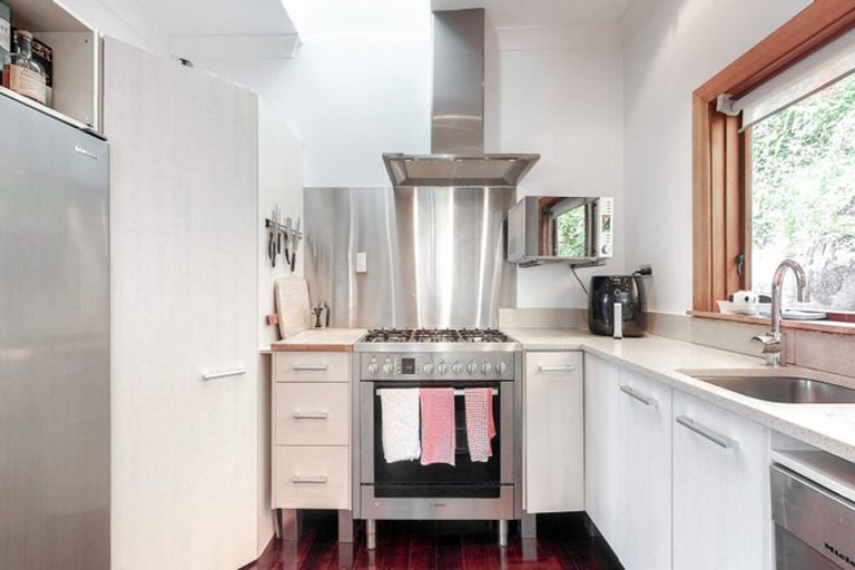 Photo of property in 4 Raroa Crescent, Northland, Wellington, 6012