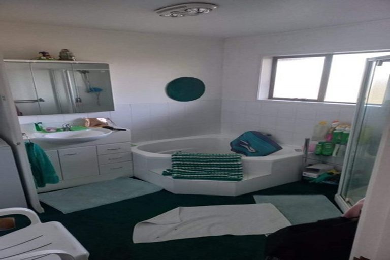 Photo of property in 2 Royal Road, Massey, Auckland, 0614