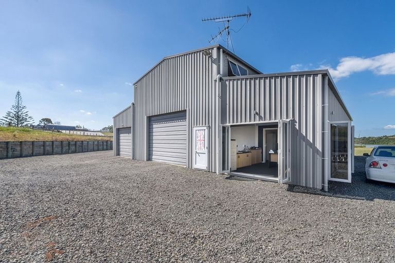 Photo of property in 141 Wades Road, Whitford, Howick, 2571