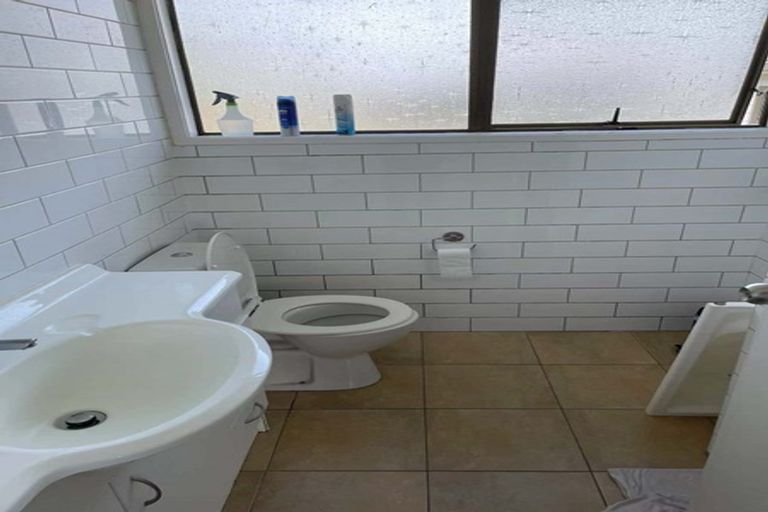 Photo of property in 16 Massine Place, Randwick Park, Auckland, 2105