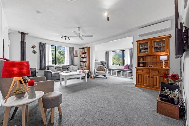 Photo of property in 3 Denarius Lane, Glendene, Auckland, 0602