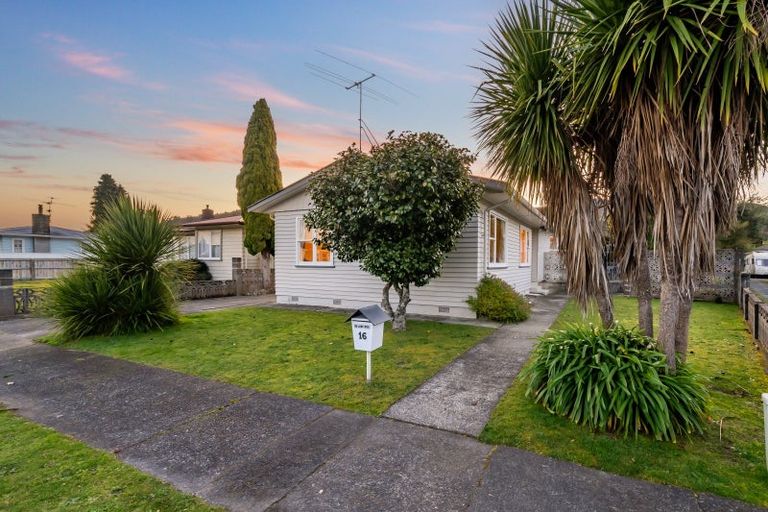 Photo of property in 16 Longfellow Street, Trentham, Upper Hutt, 5018