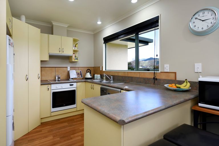 Photo of property in 8 Longfields Road, Brightwater, 7022