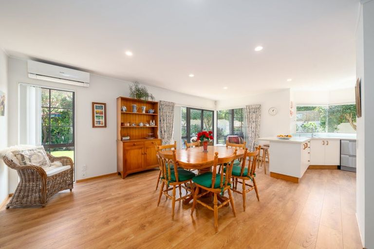 Photo of property in 158 Westchester Drive, Churton Park, Wellington, 6037