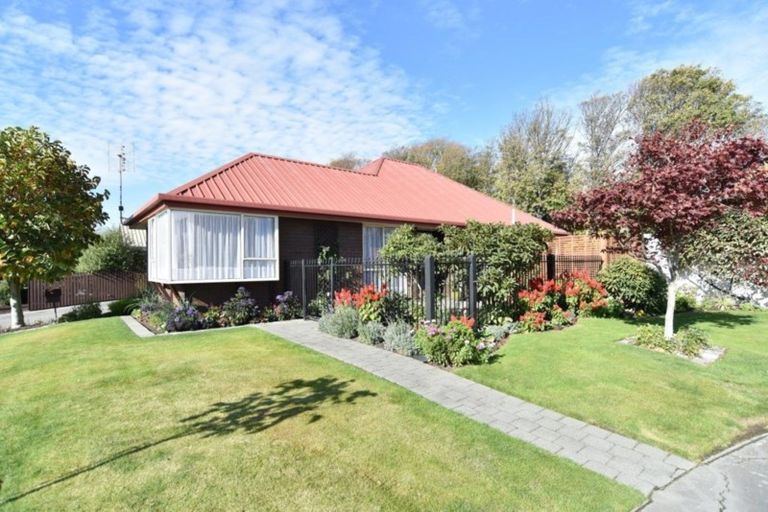 Photo of property in 2/11 Ludecke Place, Sockburn, Christchurch, 8042