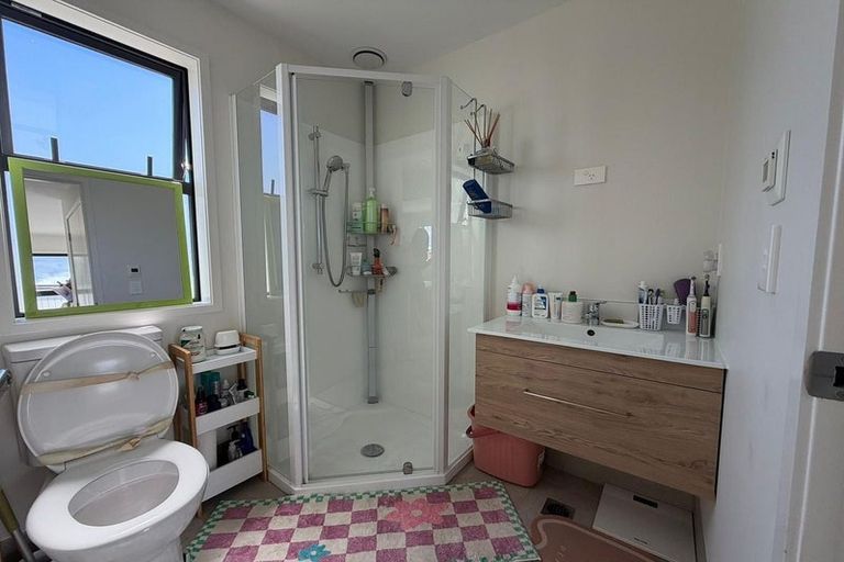 Photo of property in 2/66 Neil Avenue, Te Atatu Peninsula, Auckland, 0610