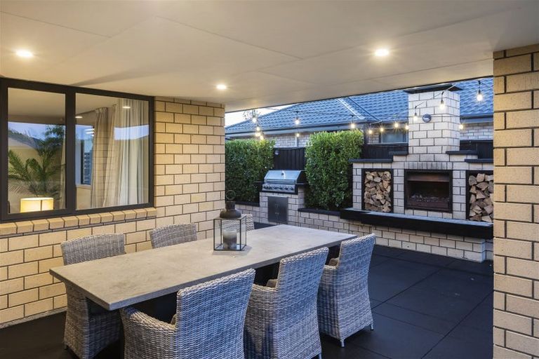 Photo of property in 32 Sequoia Way, Rangiora, 7400