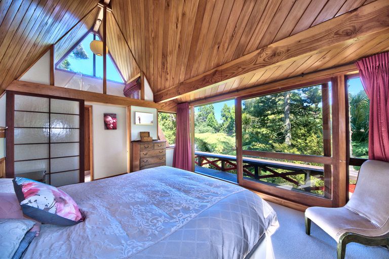 Photo of property in 12 Taraire Road, Titirangi, Auckland, 0604