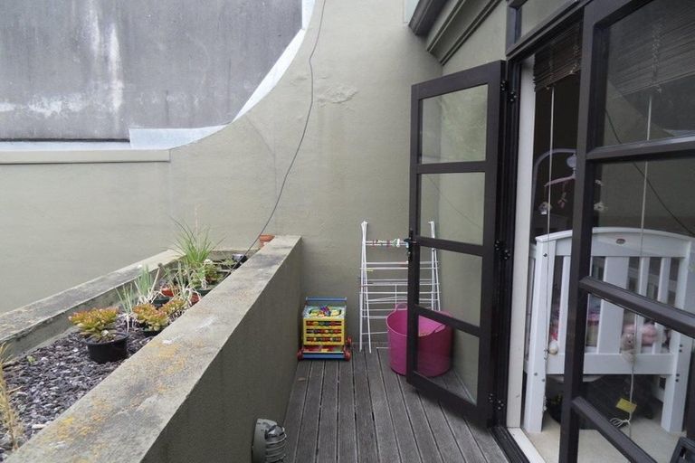 Photo of property in Mendosa Terraces Apartments, 14/9 Ebor Street, Te Aro, Wellington, 6011